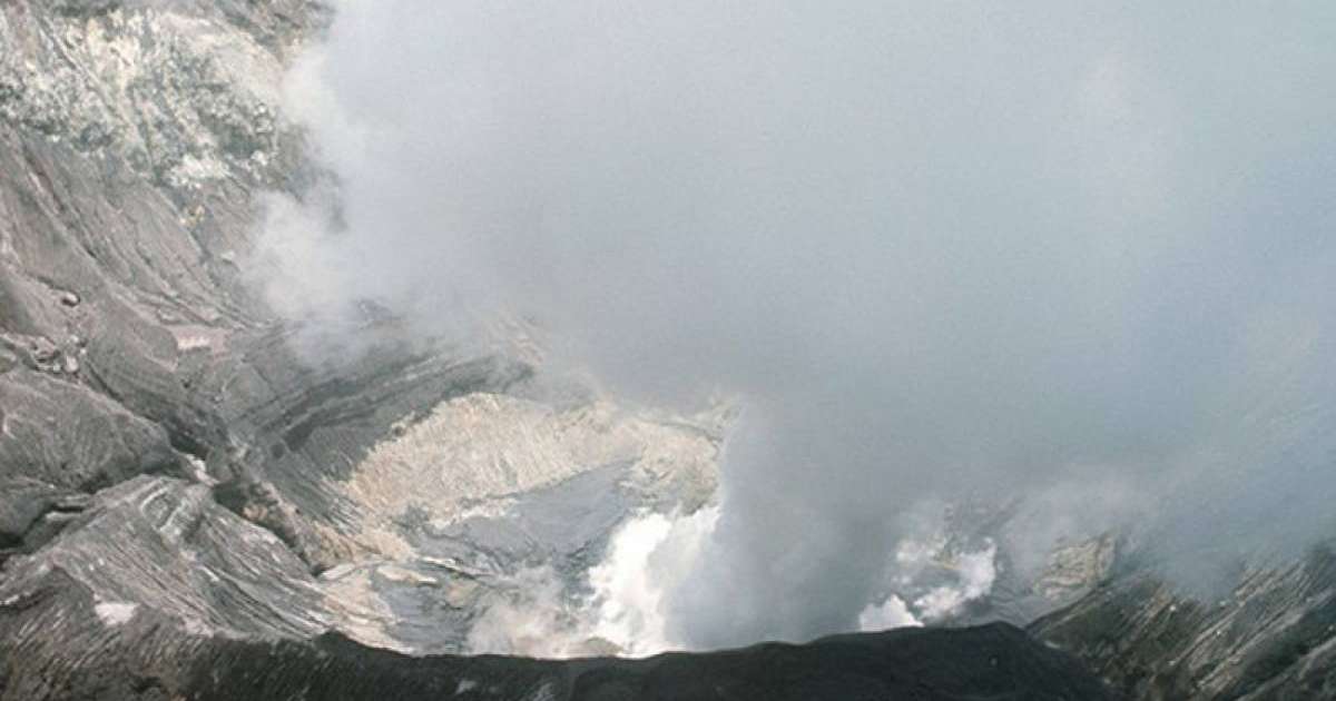 日本阿苏山火山小规模喷发