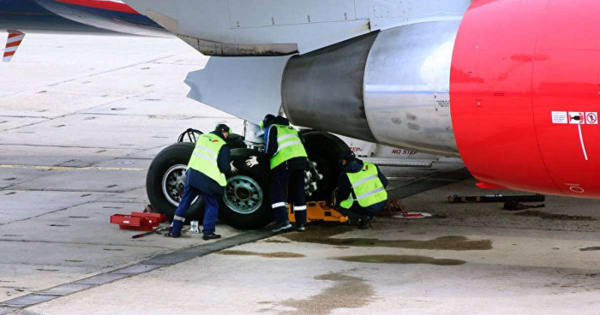 Қостанай әуежайына қонған ұшақтың дөңгелегі жер астына түсіп кетті