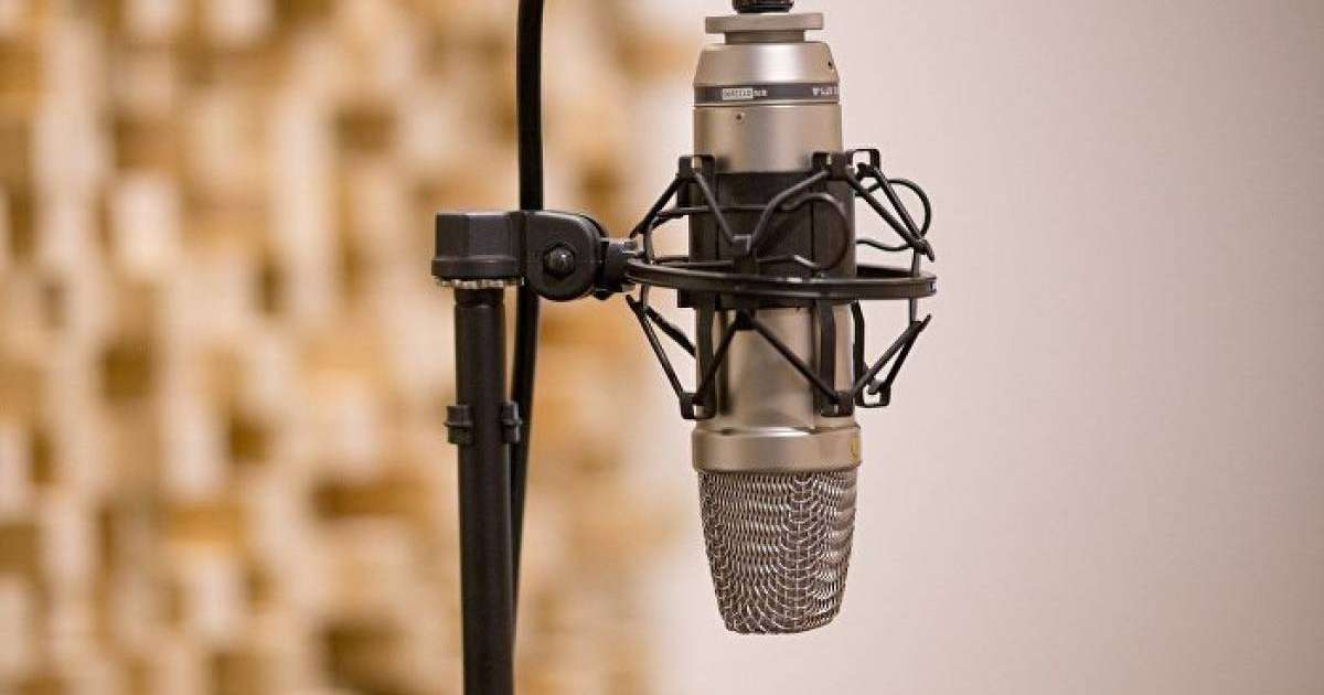 "Бір көзім көрмейді" Қазақстандық танымал әнші әріптестері жайлы шындықты айтты