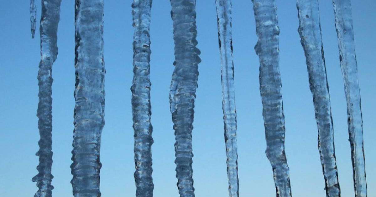 Павлодарда мектеп оқушысының басына мұз түсіп кетті