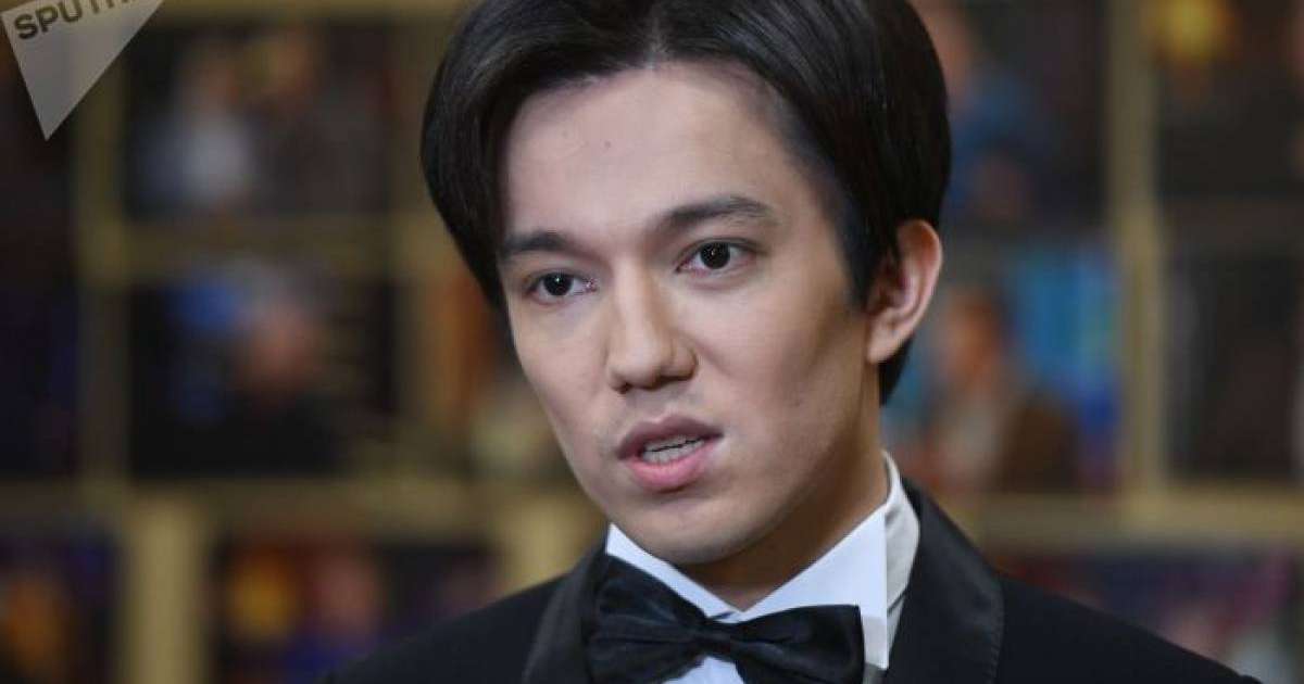 "Ән өнеріндегі құбылыс" Тоқаев Димашпен қол алысып түскен суретін жариялады – фото