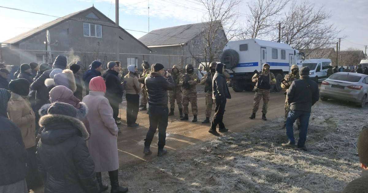 Қырымда ФСБ жиырма шақты тұрғынның үйін тінтіп жатыр