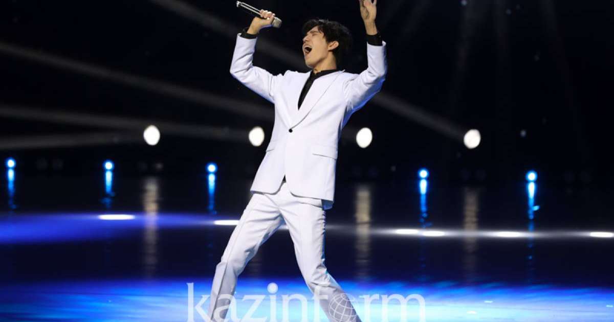 迪玛希用歌声震撼乌兹别克斯坦观众