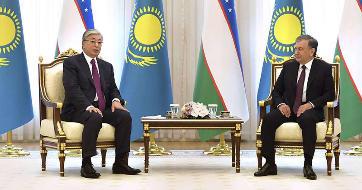 哈乌两国总统举行小范围会谈