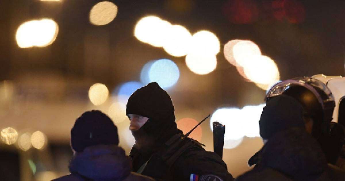 Ер адам өз отбасын тұтқынға алып, үйін жарып жібермек болған