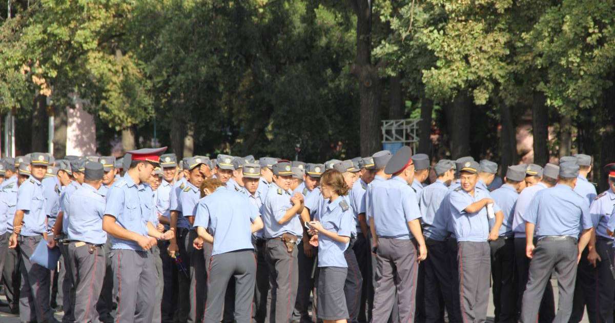 Қырғызстан билігі "жемқор милиционерлерді қызметтен қуады"