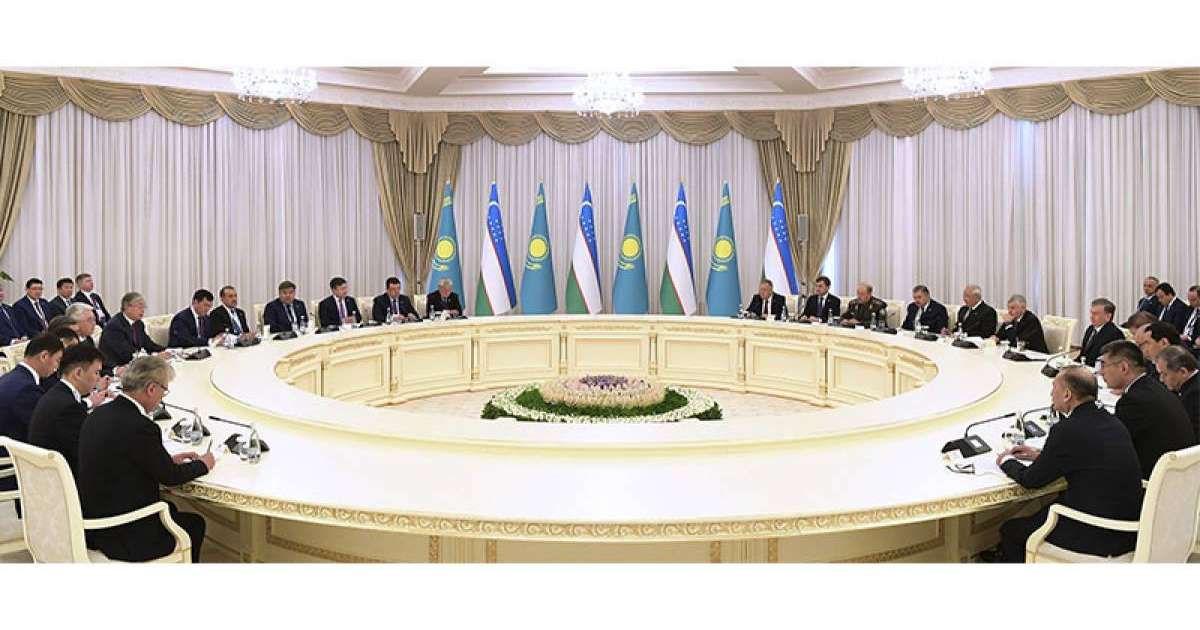 哈乌两国总统举行大范围会谈