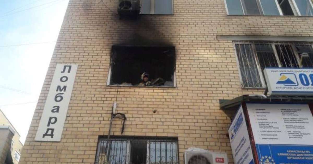 Астанада көпқабатты үйден шыққан өрттен 25 адам құтқарылды