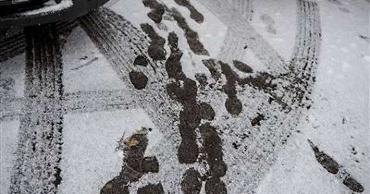 Мас отағасы өзінің әйелі мен қызын көлікпен басып кетті