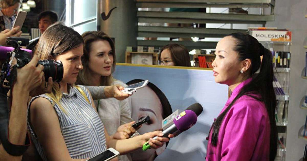 "Қандай адам екенін жақсы білем" Белгілі продюсер Баянмен арақатынасы неге суығанын айтты