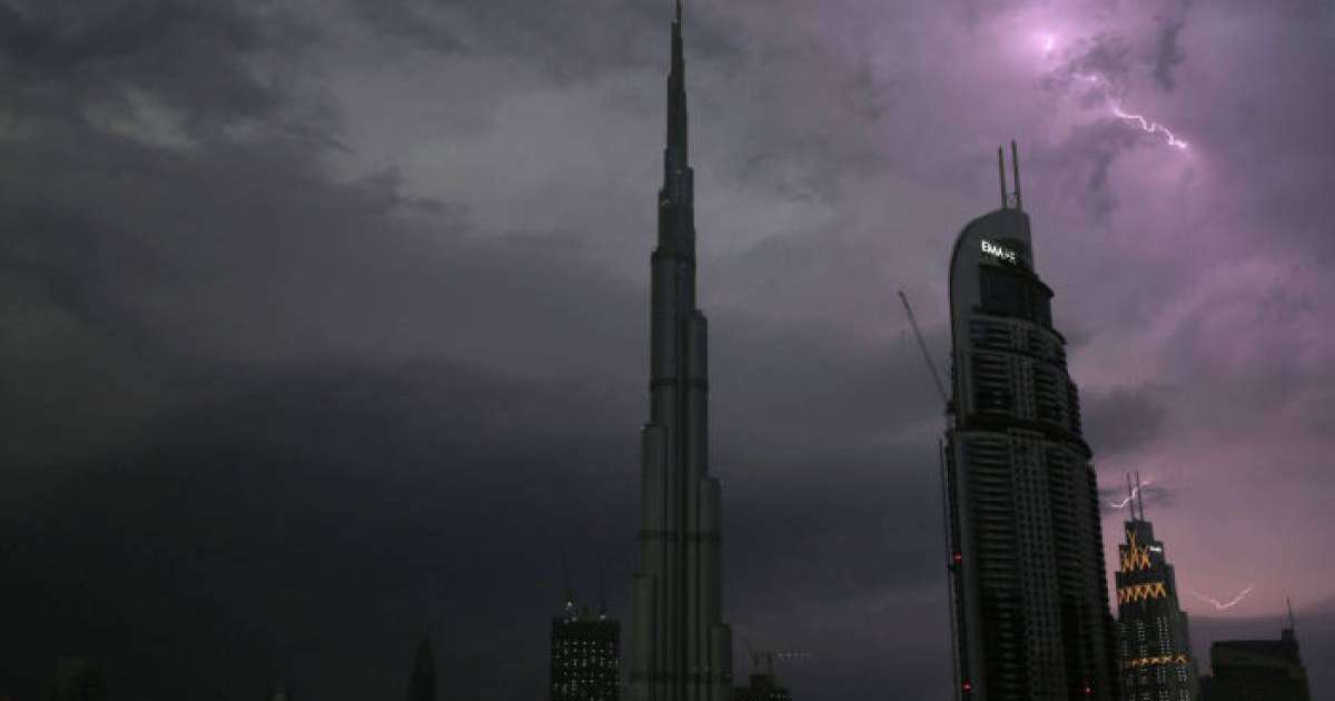 Әлемдегі ең биік ғимаратты найзағай соқты – видео