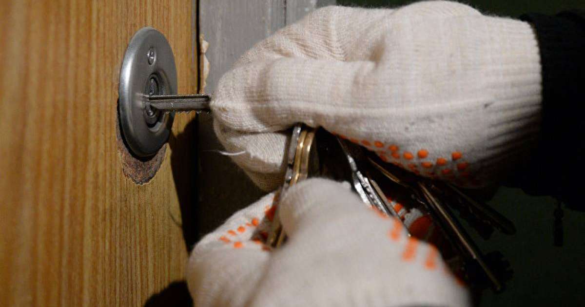 Нұр-Cұлтанда шіркеуден ақша ұрлаған жігіт камераға түсіп қалды