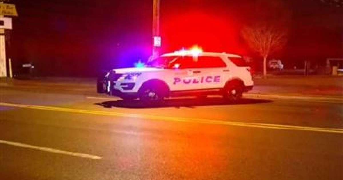 Белгісіз біреу көлігімен шіркеуді қиратты, 6 адам зардап шекті