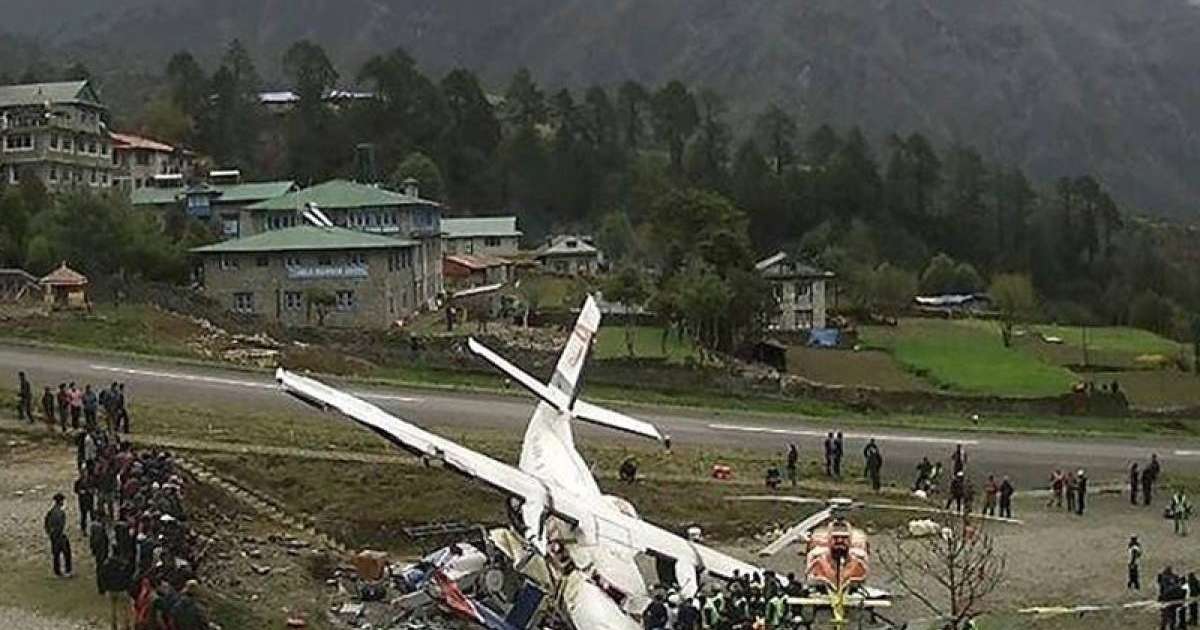 尼泊尔一架飞机与直升机相撞2人死亡
