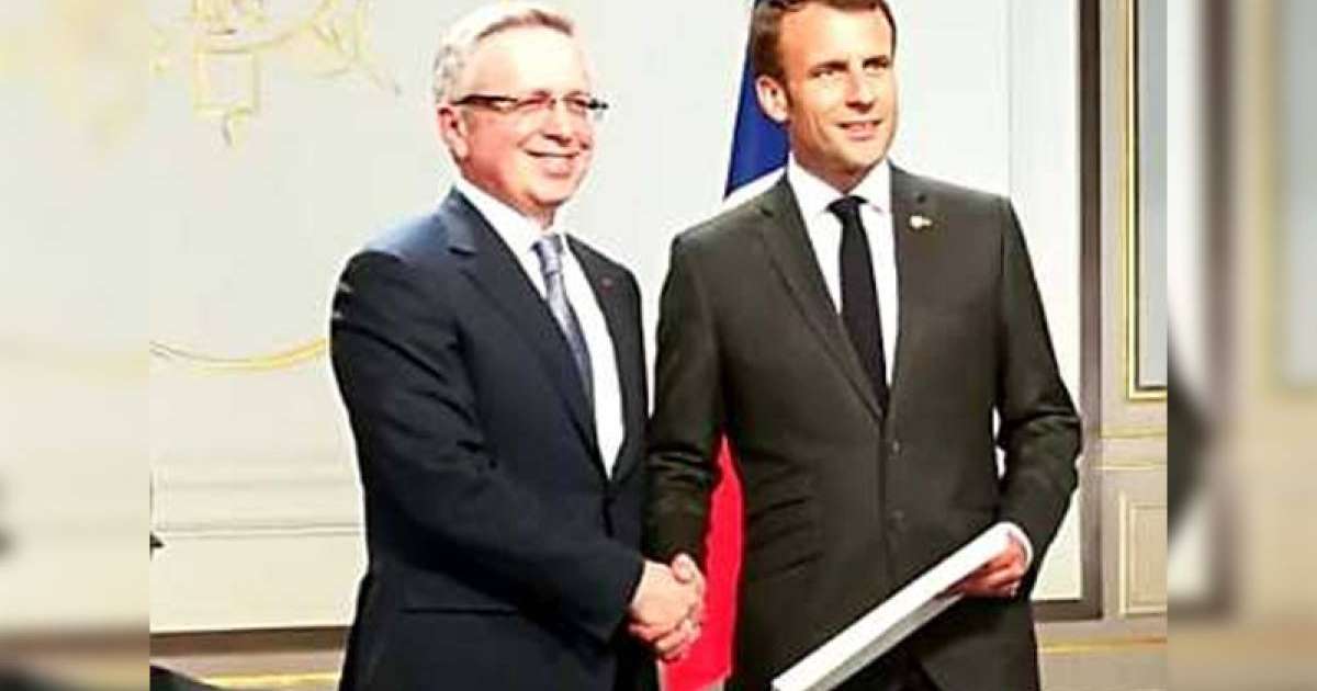 哈萨克斯坦大使向马克龙递交国书