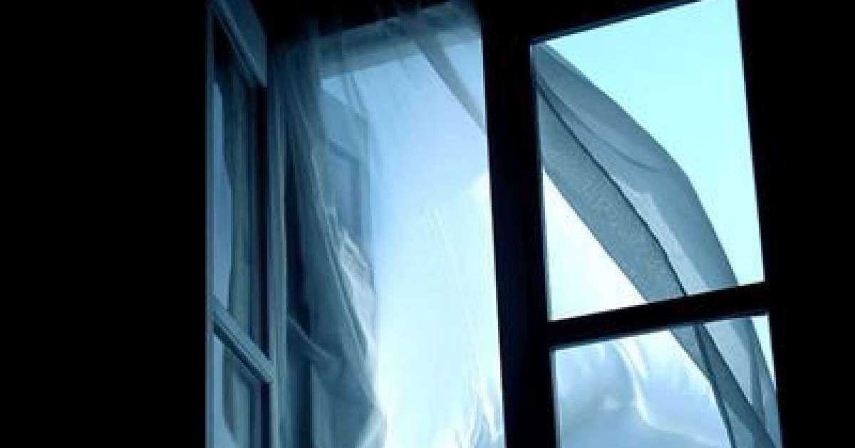 Оралда ер адам алтыншы қабаттан құлап, көз жұмды