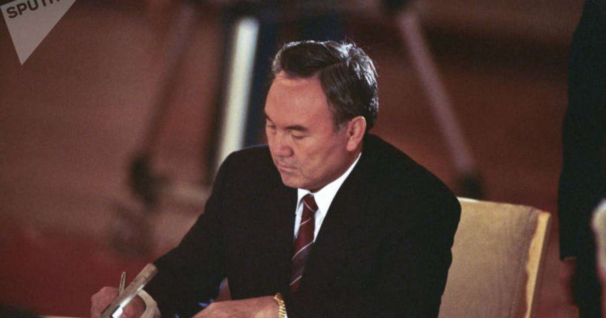 Барушы болма, әйтпесе түтіп жейді: Назарбаев ашулы кеншілерге не айтты