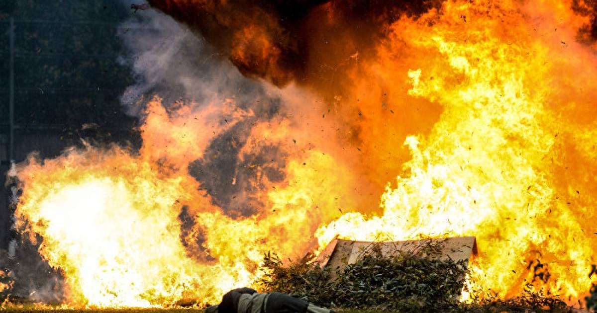 Көлік ішінде отырған адам тірідей жанып кете жаздады – жантүршігерлік видео