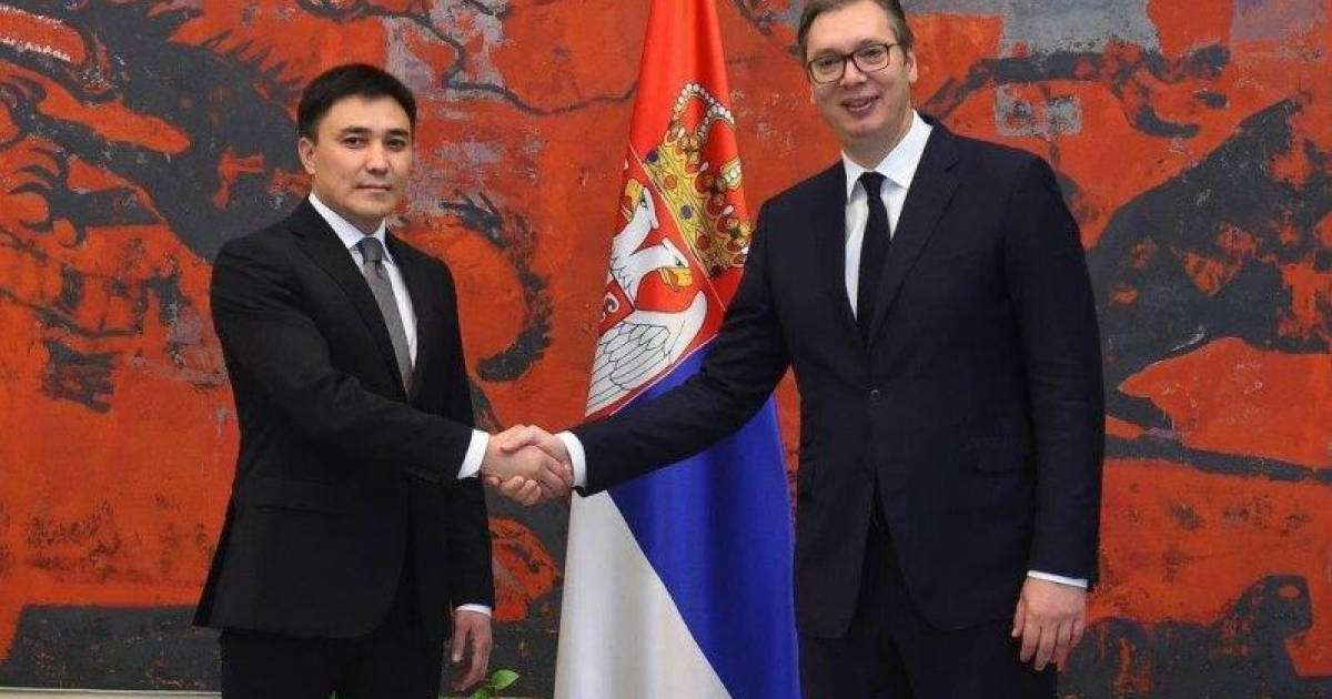 哈萨克斯坦大使向塞尔威亚总统递交国书