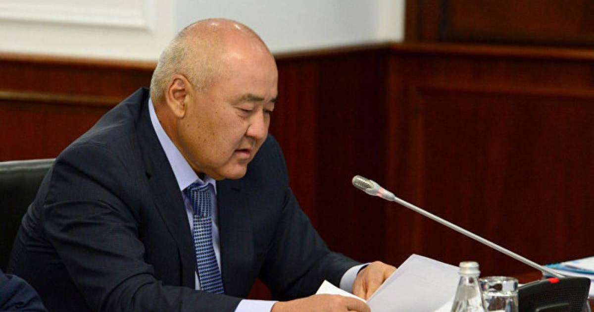 Өмірзақ Шөкеев туыстарын жұмысқа алады деп айыптайтындарға жауап берді 