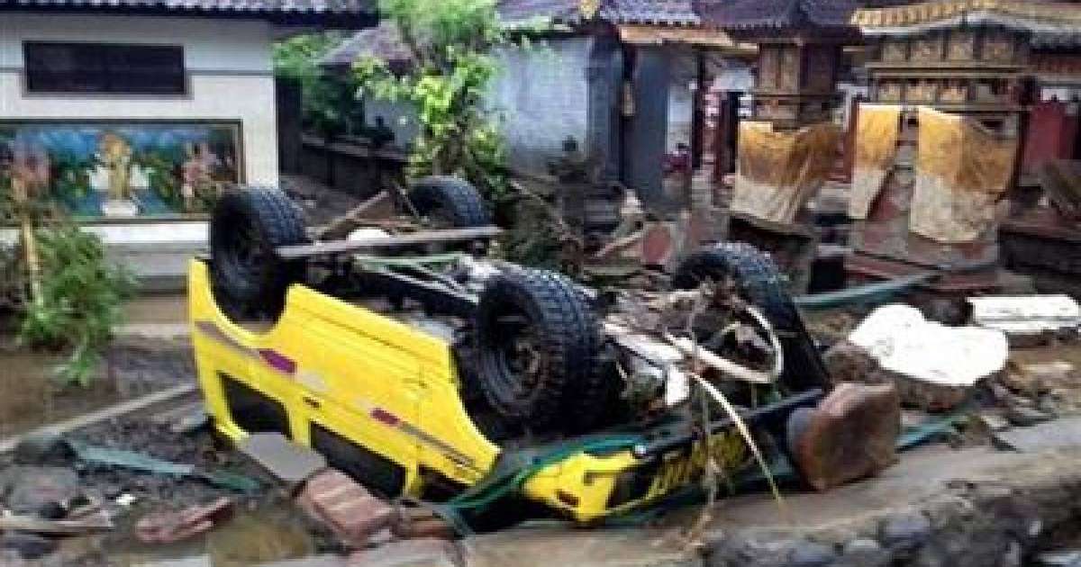 Индонезияда цунамиден 20 адам мерт болып, 165-і зардап шекті