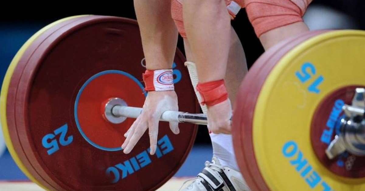 哈萨克斯坦选手在亚洲青年举重锦标赛上夺银