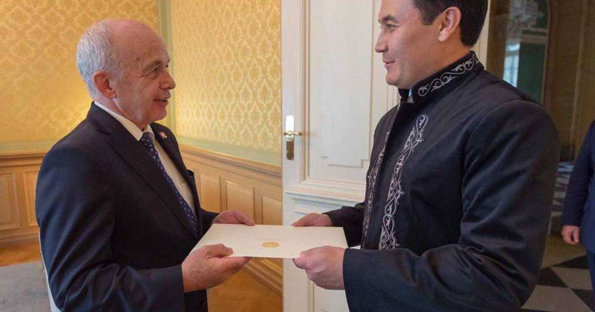 哈萨克斯坦新任大使向瑞士主席递交国书