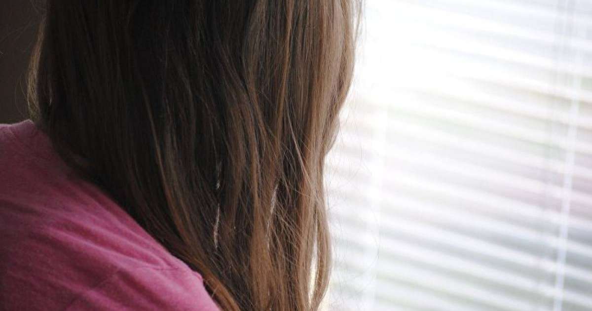 Жас қыз неліктен жігітпен кездесуге ұялатынын айтты