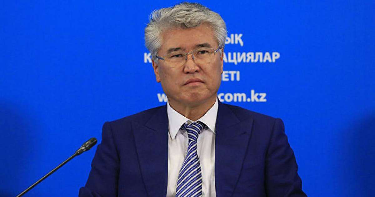 қызметі, отбасы, даулы мәселелер, қызықты қылықтары