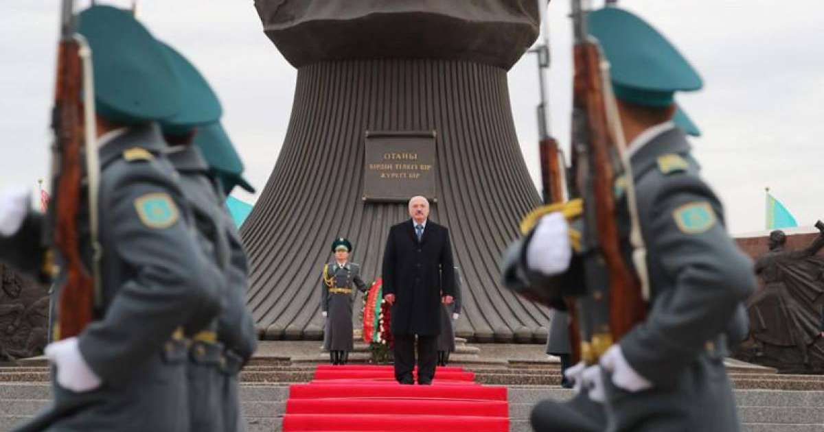 白俄罗斯总统卢卡申科抵达哈萨克斯坦