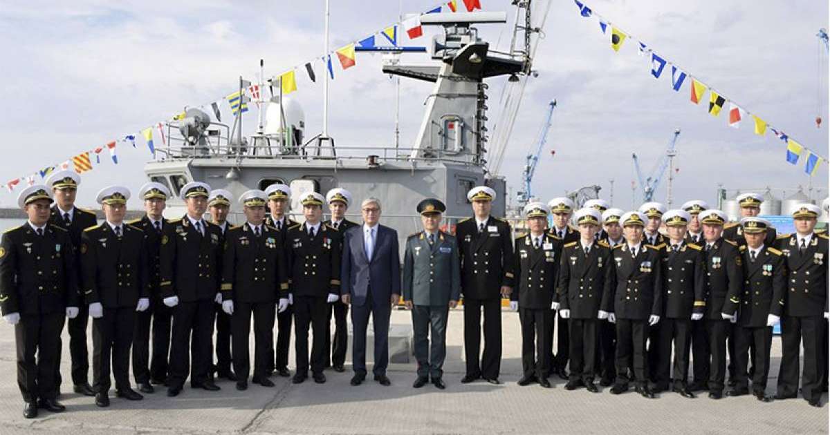 托卡耶夫总统访问阿克套国际海上贸易港