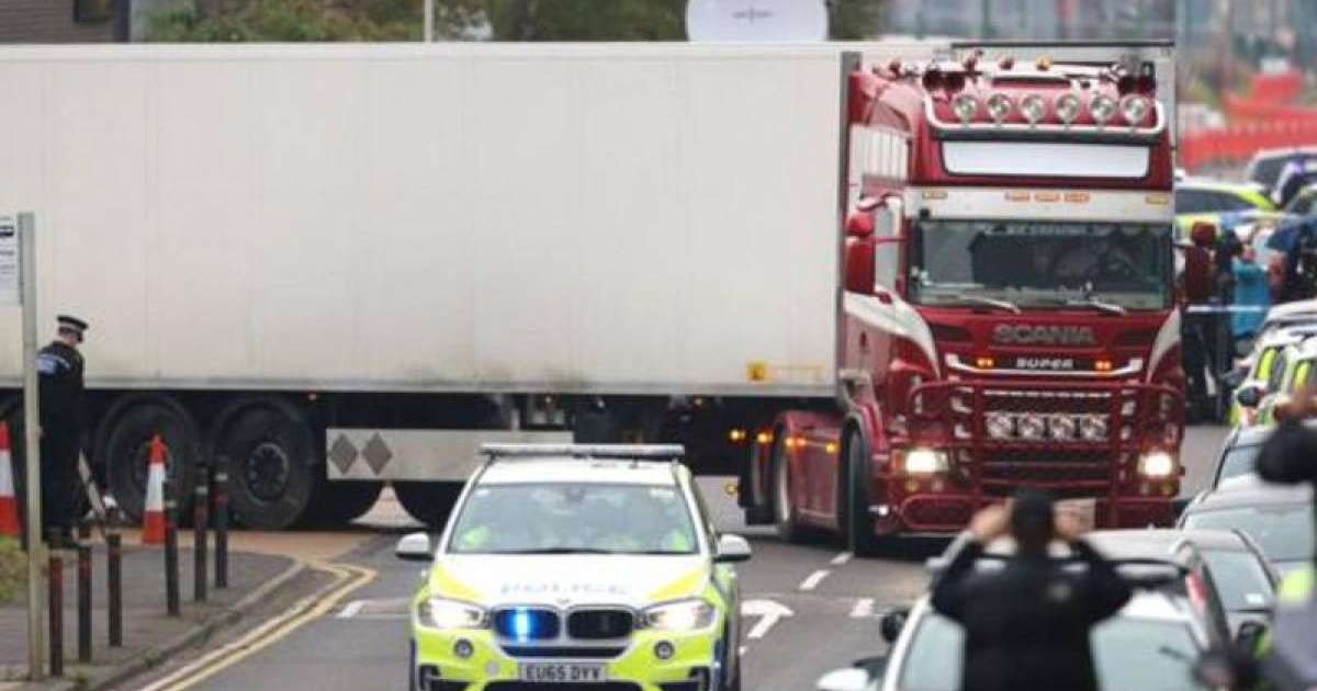 英国货柜车内惊现39具尸体 警方正在核实死者身份