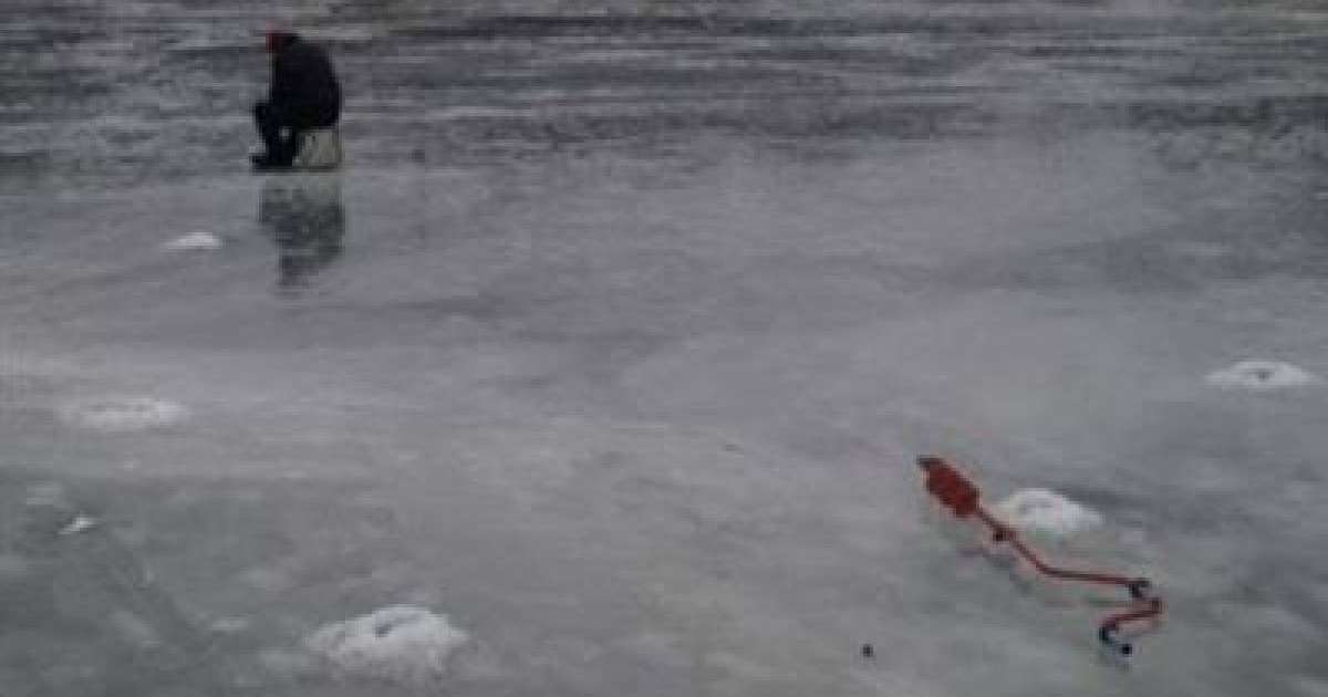 ШҚО-да балық аулап отырған зейнеткер мұз астына кетті