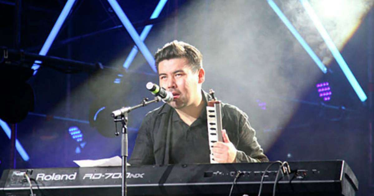 "Мені іздеп келді" Ренат Гайсин өзін әнші Динаяға қосқандарға жауап берді- видео