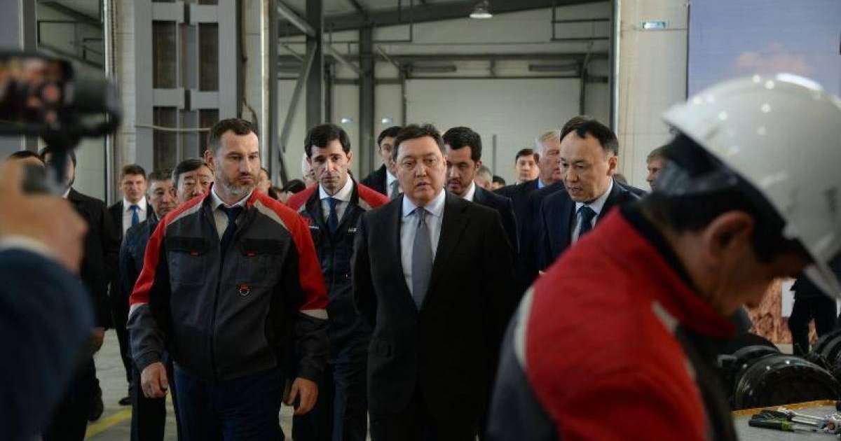 政府总理视察库斯塔奈农机制造厂