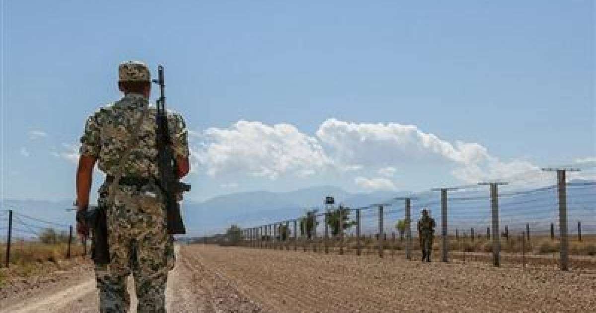 Атырауда шекарашыны бейтаныс адам пышақтап кетті