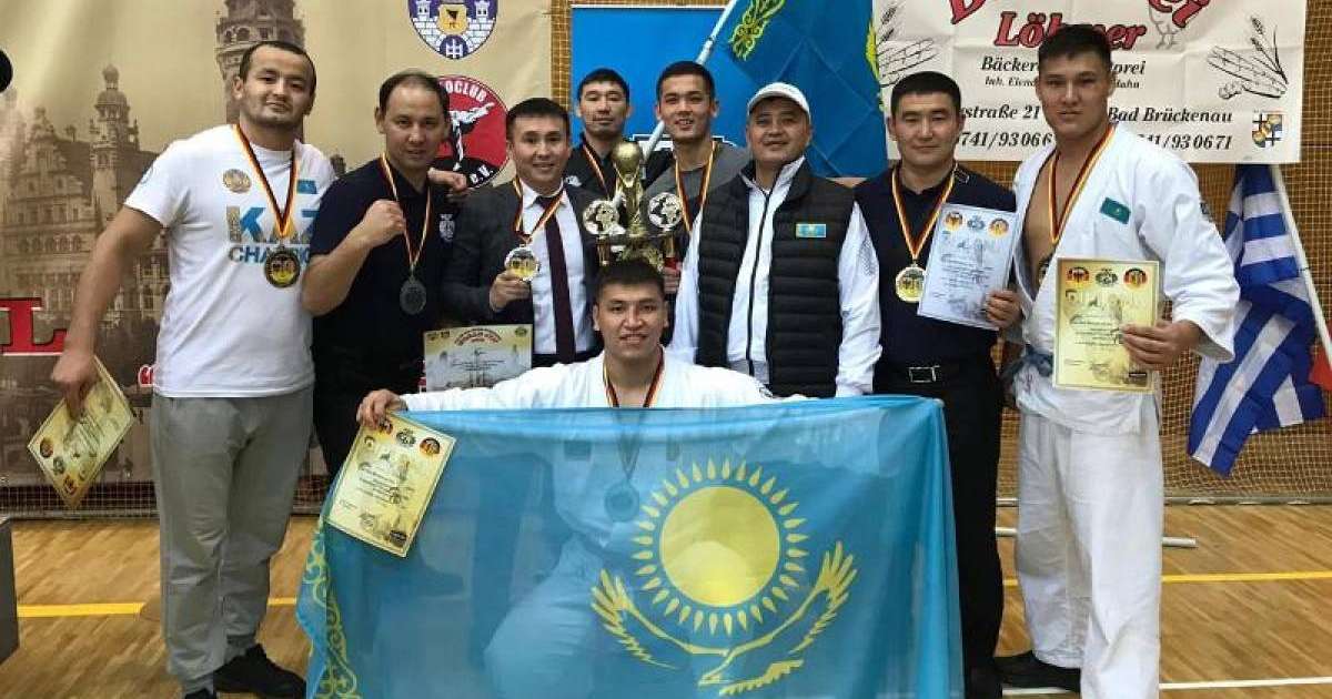 哈萨克斯坦军人在国际徒手武术大赛中获得11枚奖牌