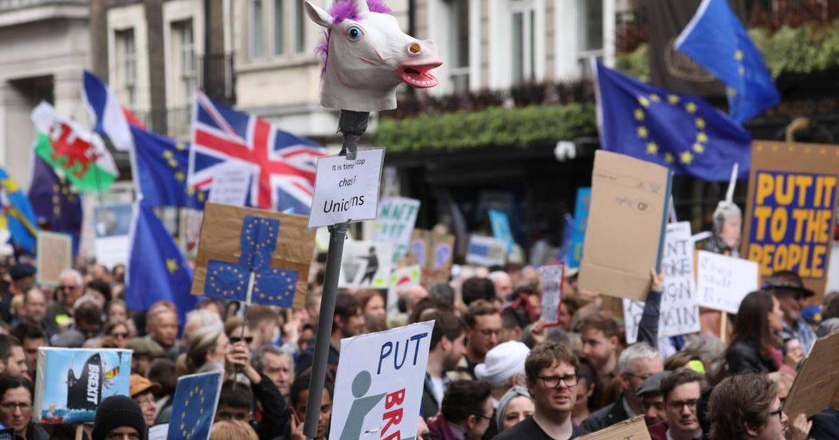 Лондонда мыңдаған азамат қайта референдум өткізуді талап етті