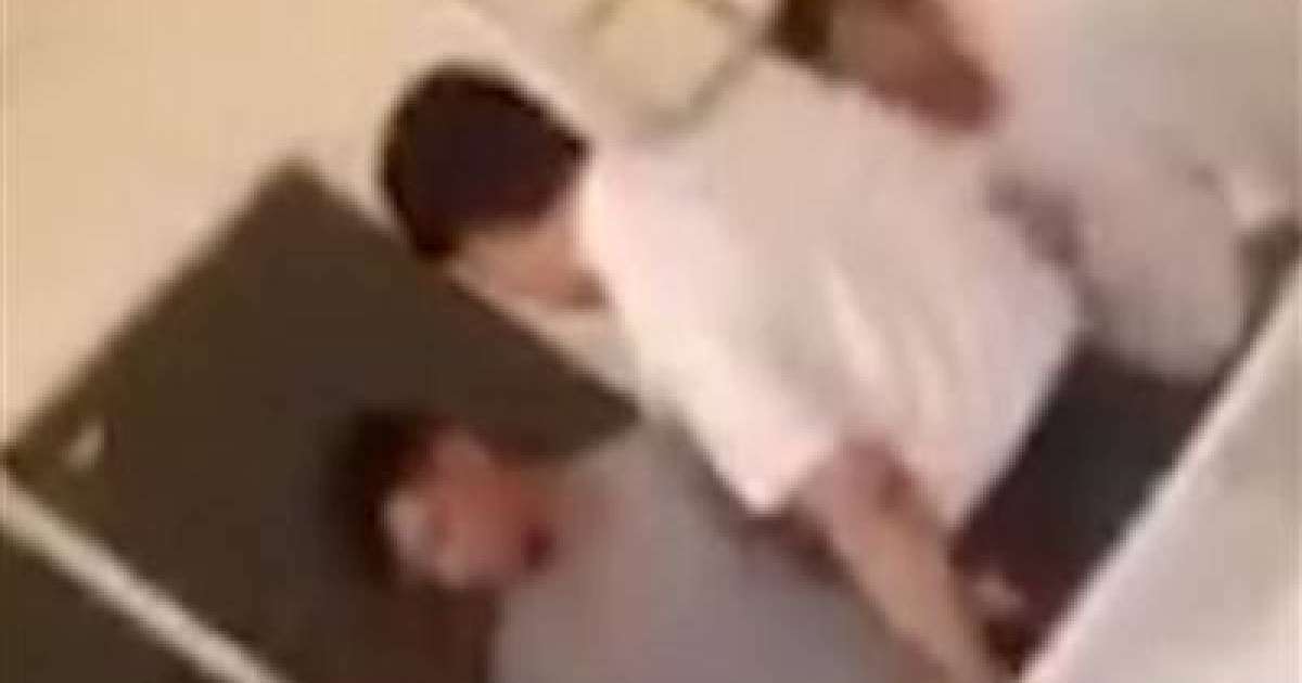 Оқушыларды балағаттап, ұратын мұғалімді жұмыстан шығарды