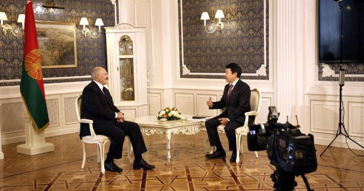 白俄罗斯总统介绍哈巴尔电视台专访