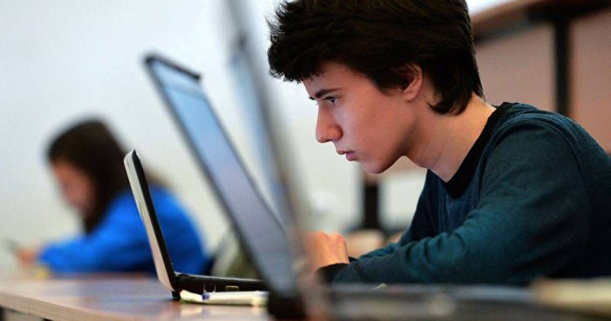 білім министрі тестілеуді электронды форматқа ауыстыру қалай жүзеге асатынын айтты