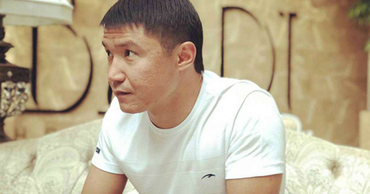 Қазақ жігіттерін масқаралаған белгілі әншінің басы дауға қалды