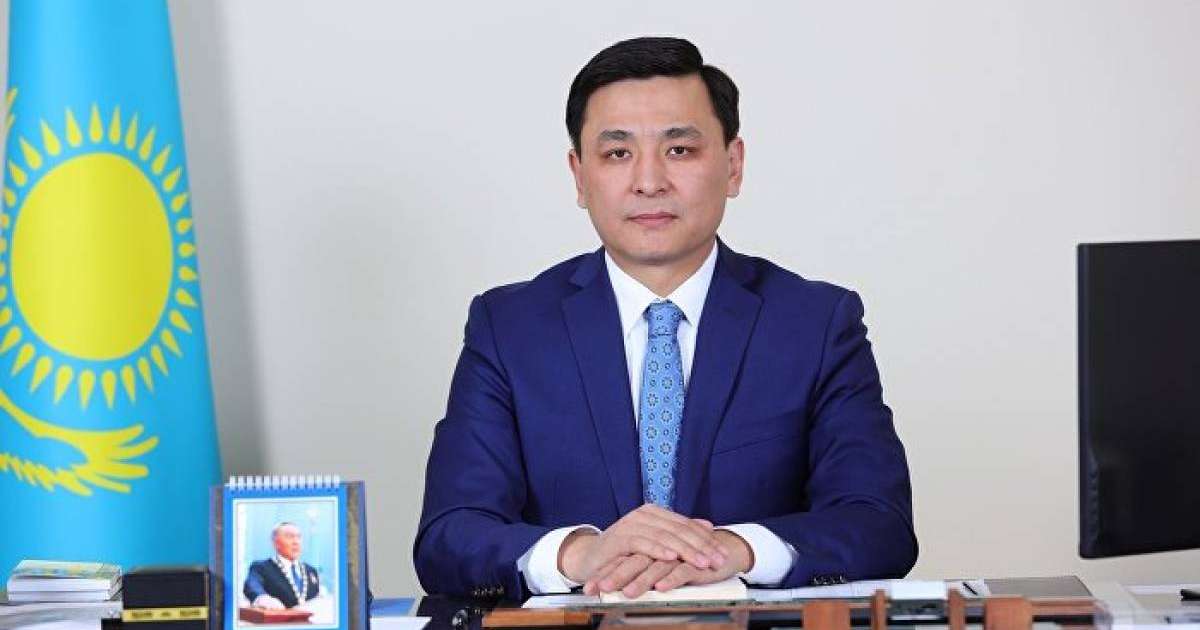 биографиясы, әйелі, балалары, атқарған қызметтері, лауазымдары