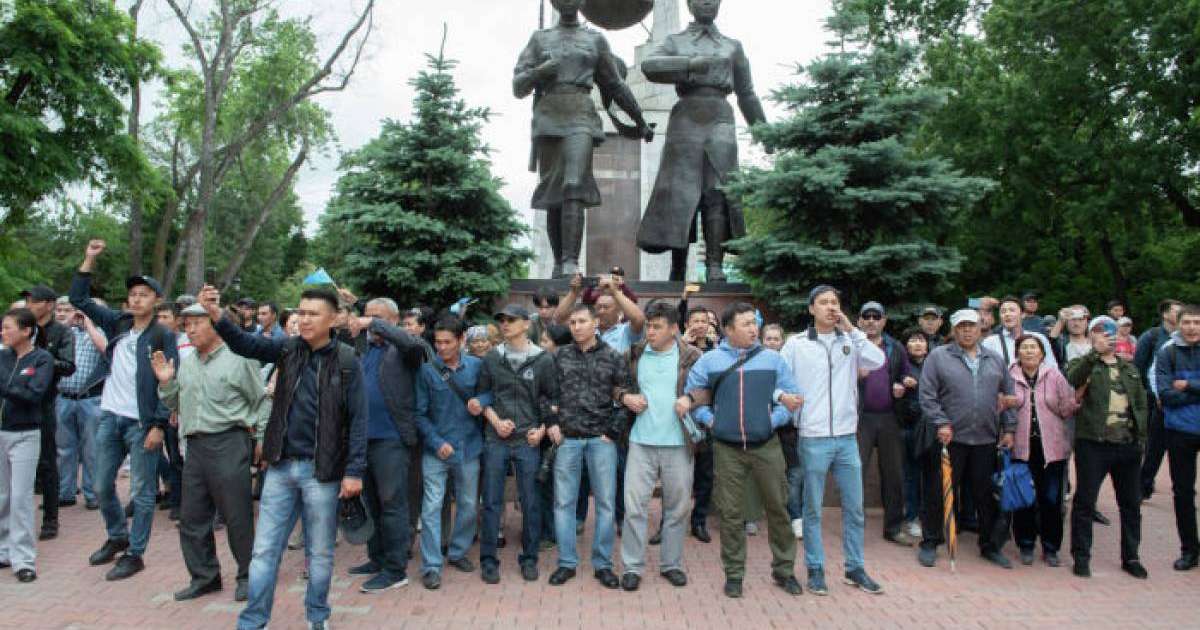 Мәжіліс спикері наразылық білдірушілерді диалог жасауға шақырды