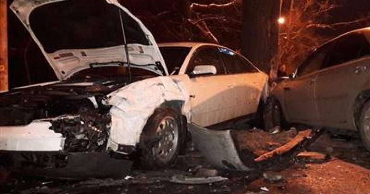 Алматыда жолға таласқан жүргізушілер апатқа ұшырады