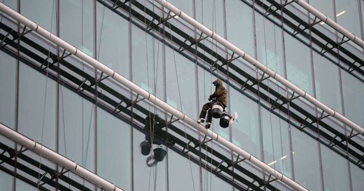 Зейнеткер тұрғын үйде ілініп тұрған альпинистердің арқанын кесіп жіберді