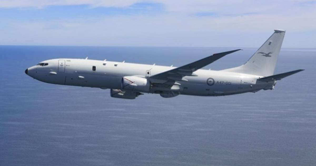 Жолаушы әйел әуеде ұшақтың авариялық шығар есігін ашып жебірген