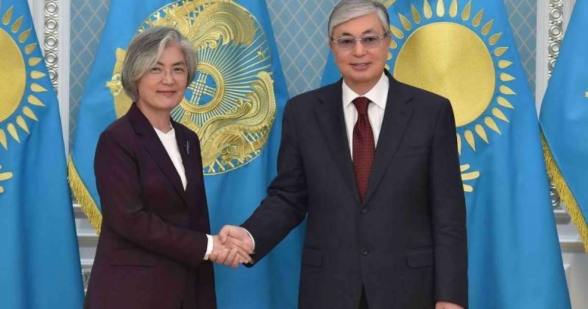 托卡耶夫总统会见韩国外长康京和