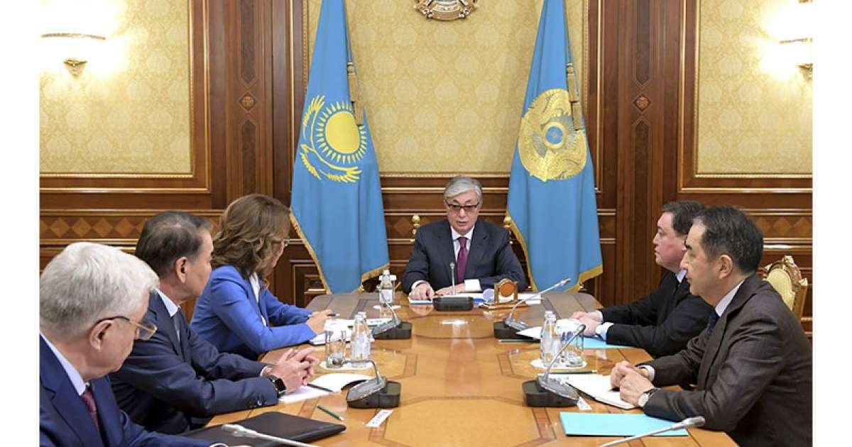 总统接见参议院议长和政府总理