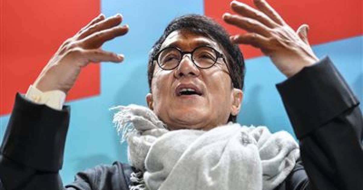 Джеки Чан арақ көп ішіп, жезөкшелерге барғанын жасырмады